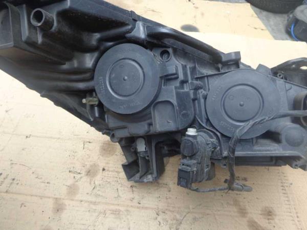 PHARE GAUCHE PEUGEOT - Vue 3